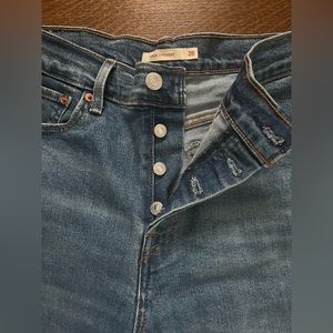 LEVI’S wedgie straight fit jeans size 28